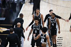 灰熊vs公牛直播_灰熊vs公牛在线直播_灰熊vs公牛高清比赛直播